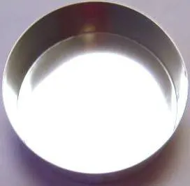 Kulatá dortová forma o průměru 14 cm z pocínovaného plechu na pečení malých dortů
