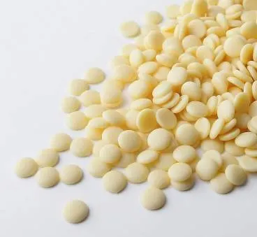 Pravá bílá čokoláda SCHOKINAG 29 % kakaové sušiny v balení 250 g na pečení a zdobení dortů