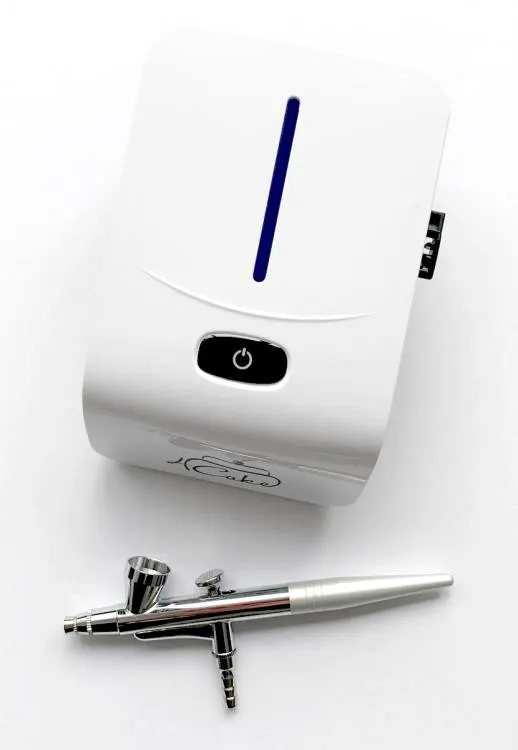 Airbrush sada Cake Star pro zdobení dortů potravinářskými barvami s tryskou 0,3 mm a bílým tělem