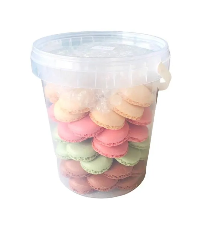 Barevné makronky v mixu odstínů o průměru 3 cm, 64 kusů, vhodné jako jedlá dekorace dortů a dezertů