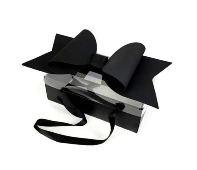 Elegantní černý univerzální dárkový box s mašlí od značky Cake Star o rozměrech 35 x 21 x 16,5 cm vhodný na dorty a zákusky