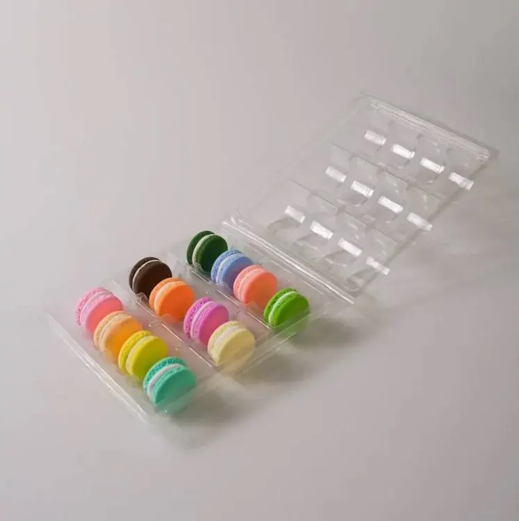 Transparentní krabička Cake Star na 12 makronek s průhledným víčkem pro prezentaci sladkostí