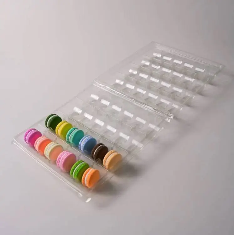 Transparentní plastový box na 24 makronek značky Cake Star s průhledným víkem