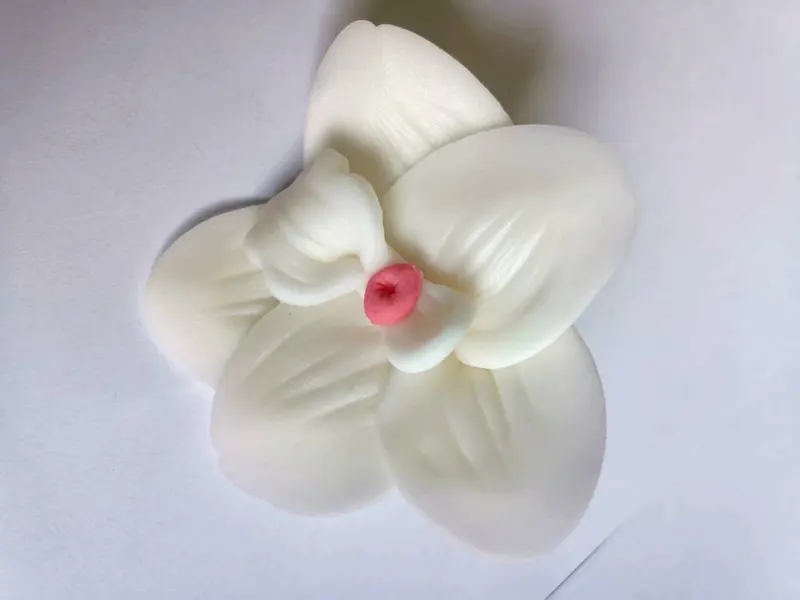 Cukrové orchideje bílé, 9 kusů, jedlé květinové zdobení na dorty o průměru 6,5 cm