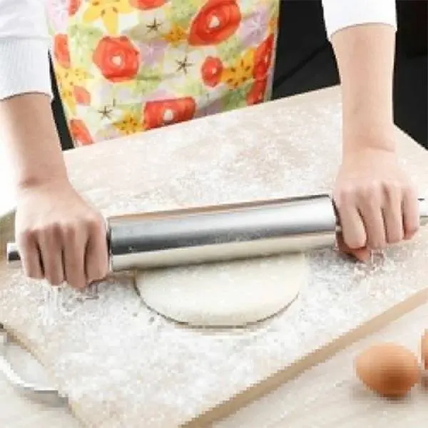 Kovový váleček na fondán a modelovací hmotu o délce 25 cm s pevnými držadly