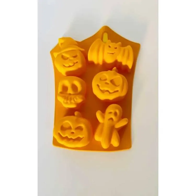 Silikonová pečicí forma s motivem Halloween pro tvorbu drobných dezertů a cukrovinek z marcipánu, čokolády nebo fondánu