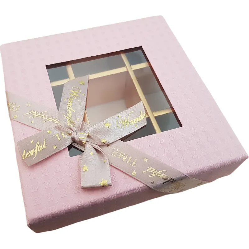 Růžová papírová krabička na pralinky 12 x 12 x 4 cm, balení 5 ks