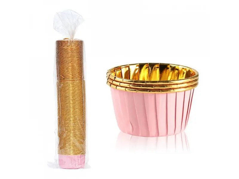 Pevné alobalové košíčky na muffiny v růžové barvě se zlatým vnitřkem, balení 50 kusů pro pečení cupcakes