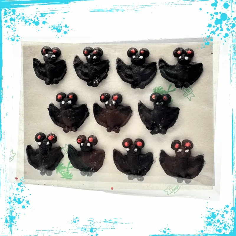 Cukrová dekorace ve tvaru netopýra na dort a cupcakes pro Halloween a motiv Wednesday