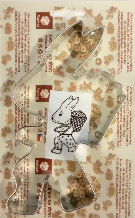 Vykrajovátko ve tvaru zajíce na Velikonoce s nůší 15 cm od značky Felcman na pečení perníčků a sušenek