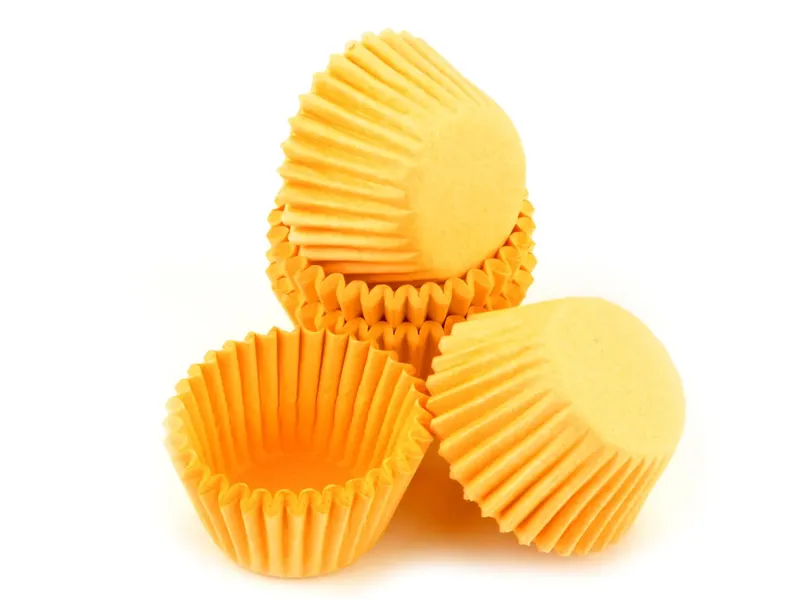 Cukrářské košíčky na pralinky Cake Masters v žluté barvě, mini velikost pro zdobení cukrářských výrobků
