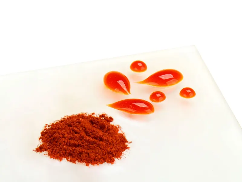 Vodou rozpustná prachová barva Cake Masters v odstínu golden brown, balení 15 g pro barvení dortových polev a dekorací