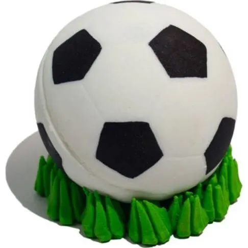 Cukrový fotbalový míč o průměru 6 cm od značky I love Cakes jako ozdoba na dort