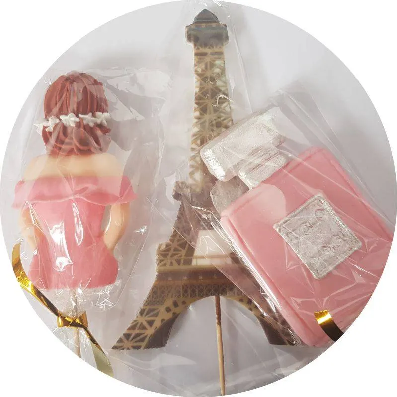 Cukrová figurka dívky v růžovém v Paříži od značky I love Cakes na zdobení dortů