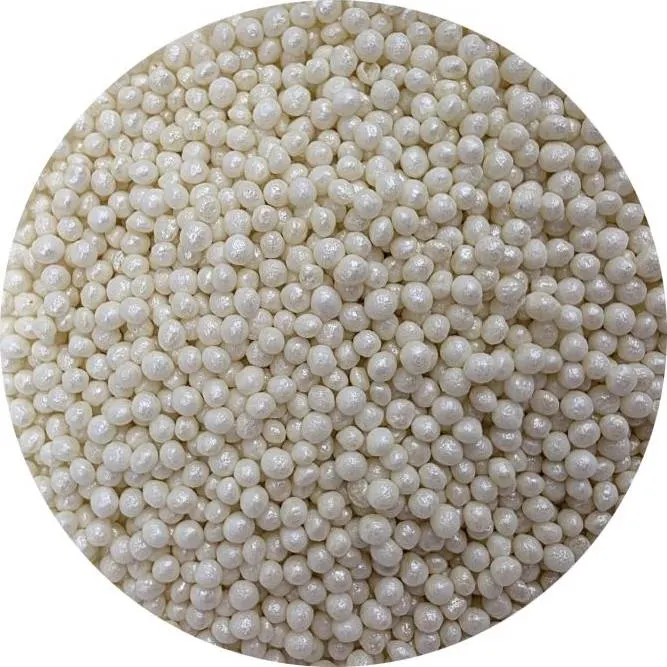 Cukrovo-rýžové perly v bílé perleťové barvě o velikosti 3 až 4 mm na zdobení dortů a cukrářských výrobků