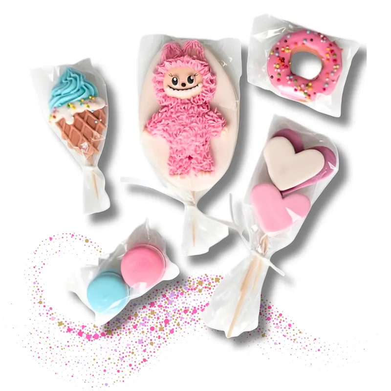 Cukrová dekorace figurky Labubu na dort od značky I love Cakes, hotová ozdoba pro narozeninové dorty a cukrářské výrobky