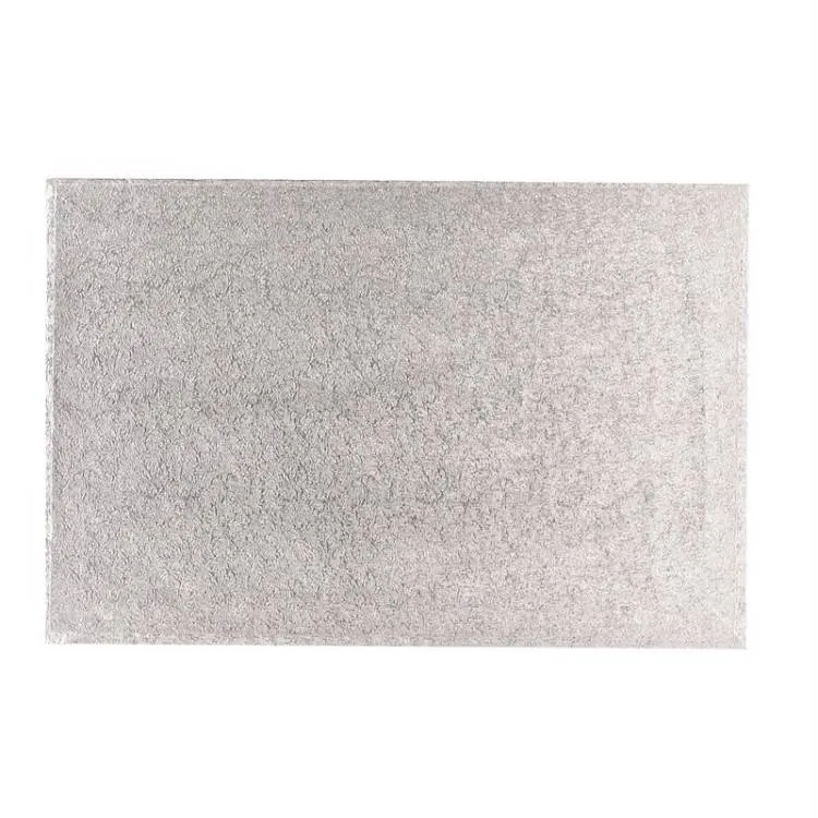 Tenká stříbrná obdélníková dortová podložka Culpitt z pevného kartonu pro pod dort o rozměru 40,6 x 35,5 cm