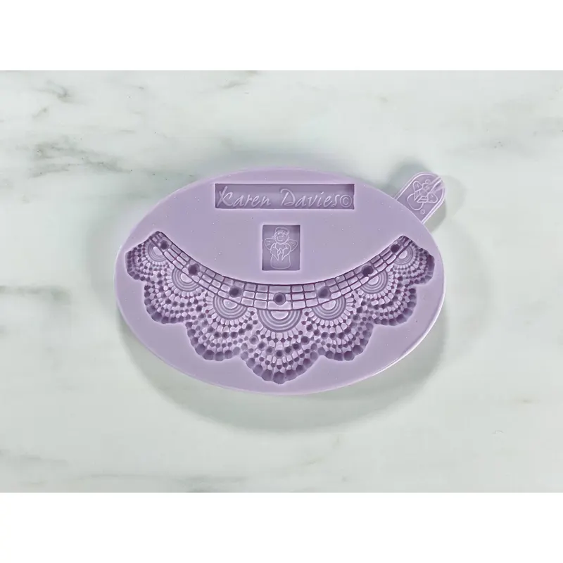 Silikonová forma Filigree od značky Karen Davies s krajkovým vzorem ve stylu Art Deco pro zdobení fondánu a marcipánu