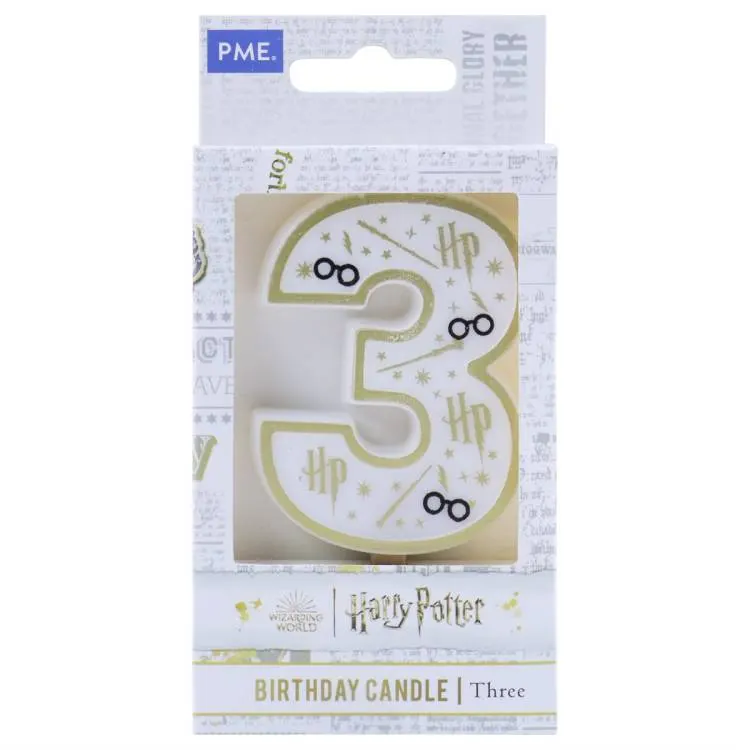 Dortová svíčka ve tvaru číslice 3 z kolekce Harry Potter od značky PME v bílo-zlaté barvě na narozeninový dort