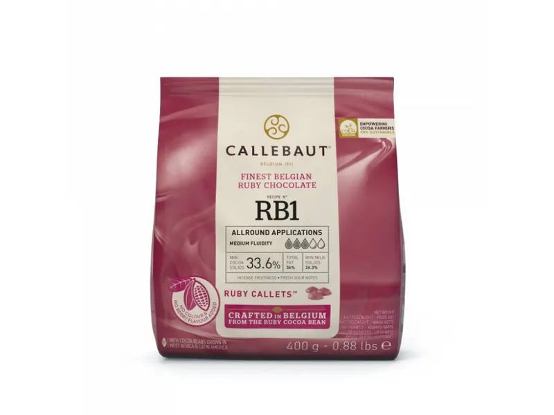 Rubínová čokoláda Callebaut v peletkách o hmotnosti 0,4 kg, vhodná na polevy, krémy a dekoraci dortů