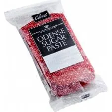 Potahovací hmota Odense v červené barvě, balení 250 g, určená k potahování dortů a modelování dekorací
