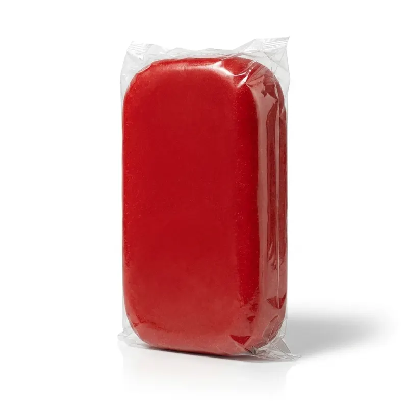 Červený marcipánový fondán SweetArt s obsahem mandlí na potahování a modelování dortů, balení 1 kg