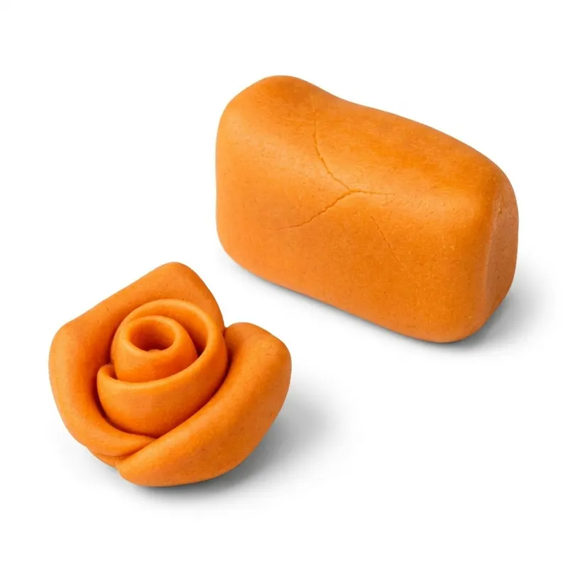 Oranžový barvený marcipán SweetArt s 30% mandlí na potahování a modelování dortů, balení 150 g