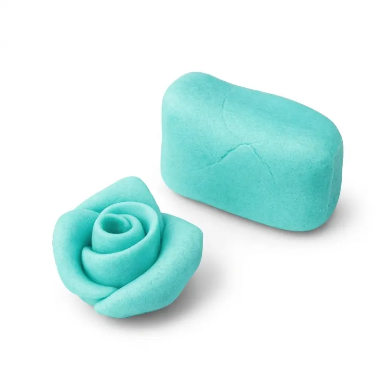 Barvený marcipán na dort SweetArt v azurové tyrkysové barvě s 30% obsahem mandlí, vhodný k modelování figurek a květin