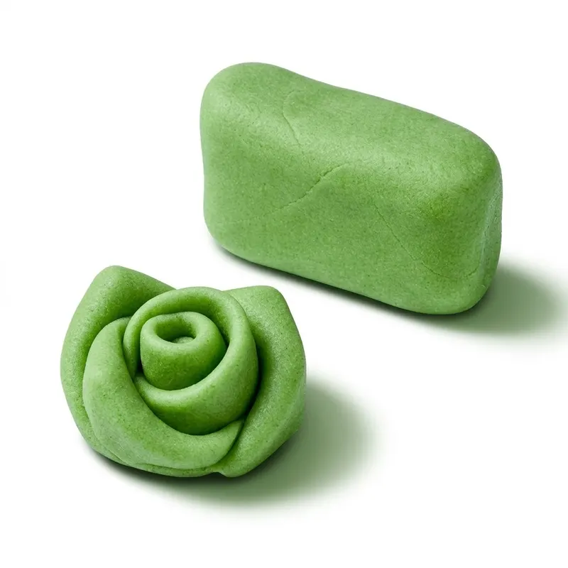 Zelený marcipán SweetArt s 30% podílem mandlí na modelování a potahování dortů, balení 150 g