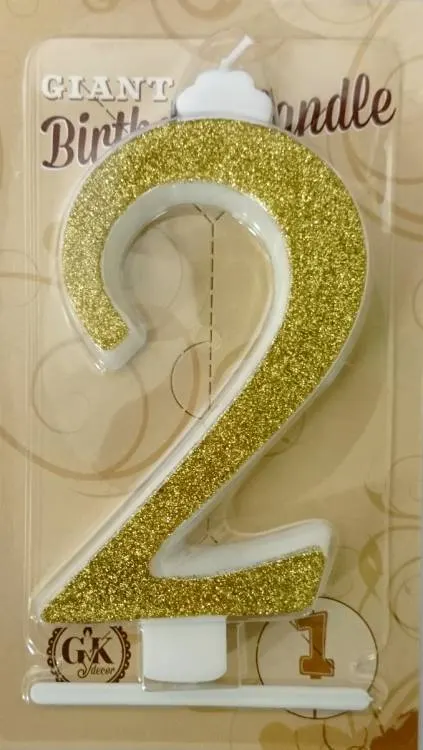 Velká zlatá dortová svíčka číslo 2 o výšce 13 cm na druhé narozeniny a jubilea