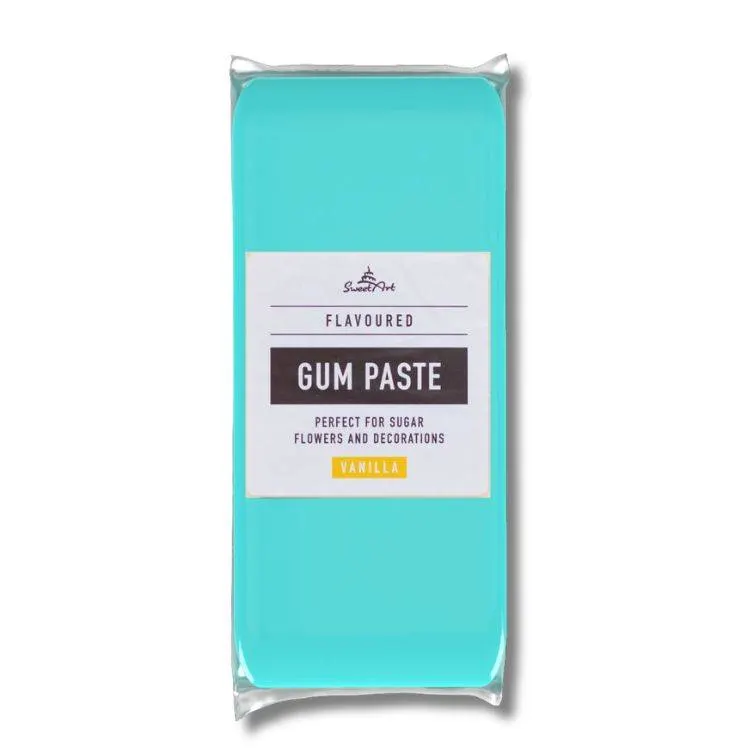 Gum pasta SweetArt v azurově modré barvě s vanilkovou příchutí, 1 kg, určená k modelování cukrových květin a ozdob na dorty