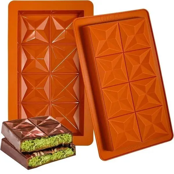 Silikonová forma na čokoládu pro přípravu čokoládových tabulek o rozměru 22 x 11 x 1,5 cm