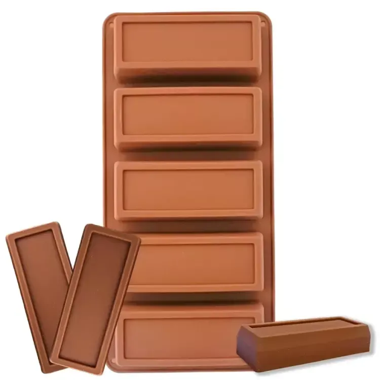 Silikonová forma na čokoládu ve tvaru rakvičky o rozměru 22 x 10,5 cm k výrobě netradičních bonbonů a figurek
