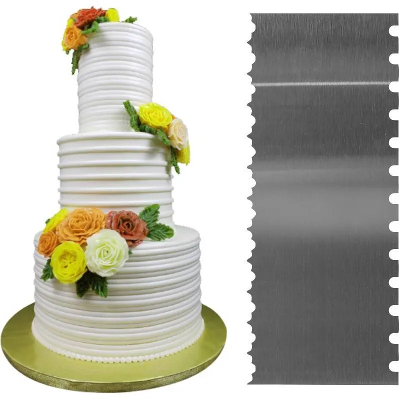 Plastová stěrka na vyhlazování okrajů dortu značky Cakesicq o rozměru 25,5 x 10 cm