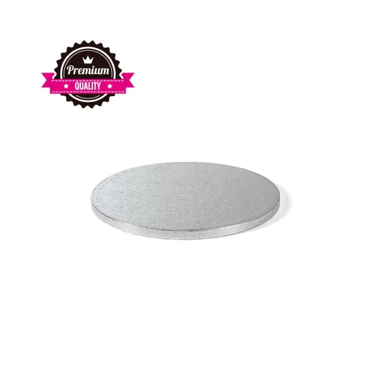 Pevná kulatá podložka pod dort ze stříbrné folie o průměru 28 cm od značky Decora