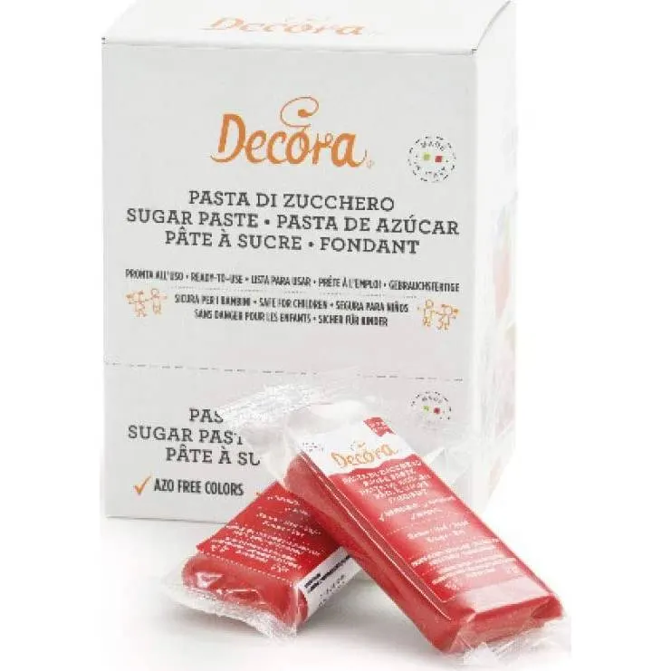 Červená potahovací hmota Decora v balení 100 g na zdobení a potahování dortů