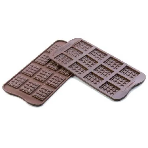 Silikonová forma Silikomart na 12 mini čokoládových tabulek o rozměru 3,8 x 2,7 cm na výrobu domácích pralinek a čokolády