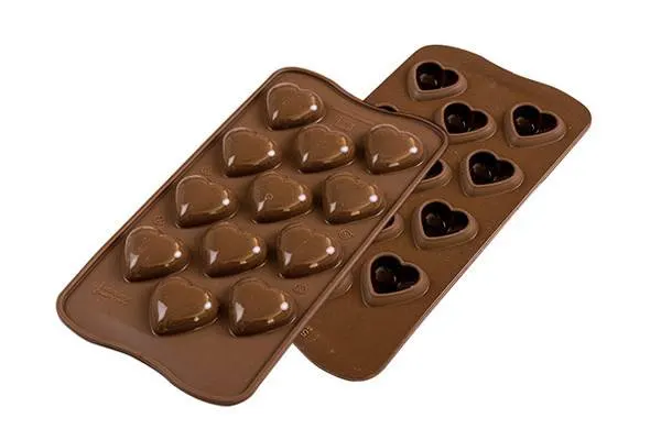 Silikonová forma Silikomart My Love na srdíčkové čokoládové pralinky s objemem 8 ml na jednu formičku