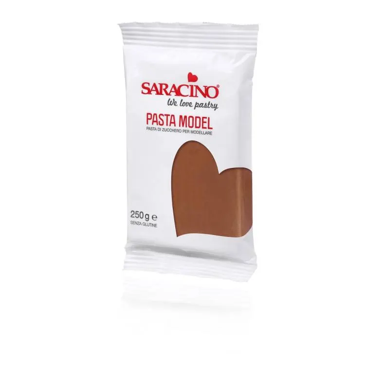Modelovací fondán Saracino v hnědém odstínu o hmotnosti 250 g na tvarování figurek a dekorací na dorty