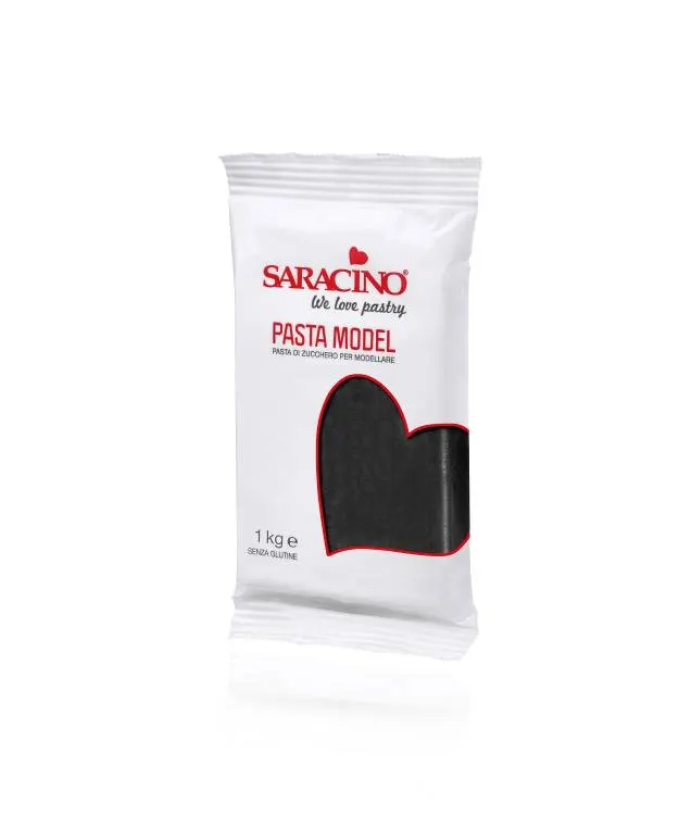 Černý modelovací fondán Saracino na dort v balení 1 kg pro tvarování figurek a květů