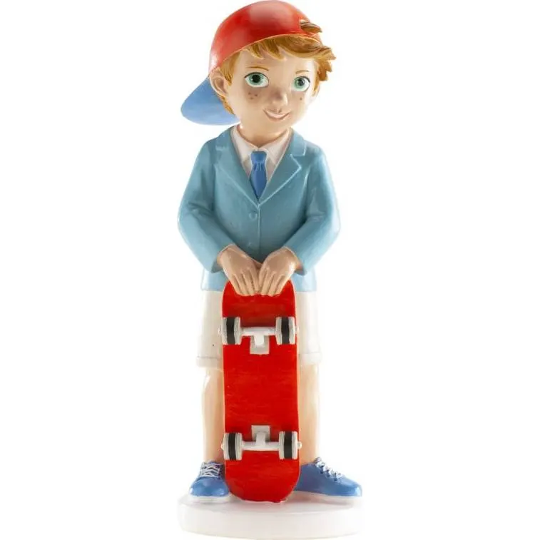 Figurka skateboardisty na dort od značky Dekora, výška 16 cm, vhodná jako dominanta dortu pro milovníky skateboardingu