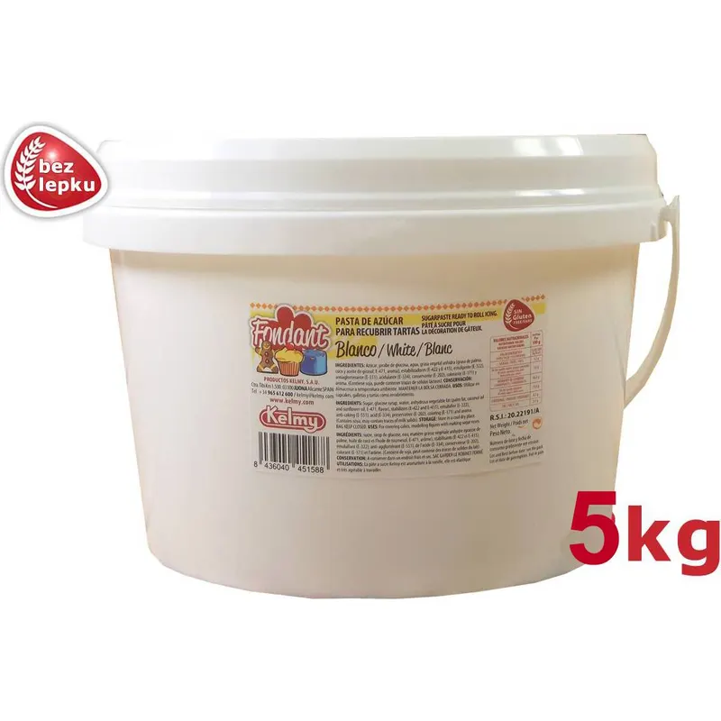 Bílá potahovací hmota Kelmy na dorty v balení 5 kg, vhodná na hladké potažení a zdobení