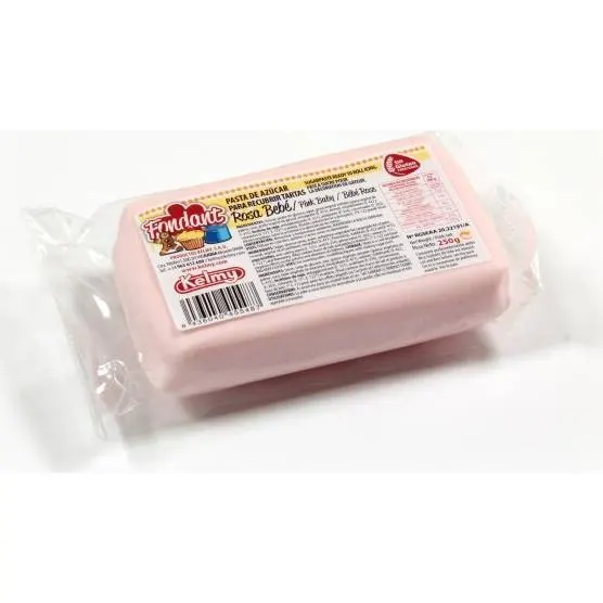 Potahovací hmota Kelmy v světle růžové barvě v balení 250 g, vhodná k potahování a zdobení dortů