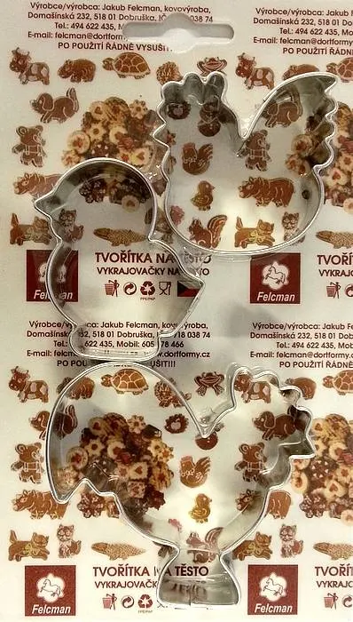 Sada tří kovových vykrajovátek ve tvaru kohouta, slepice a kuřete na pečení a zdobení cukroví a dortů