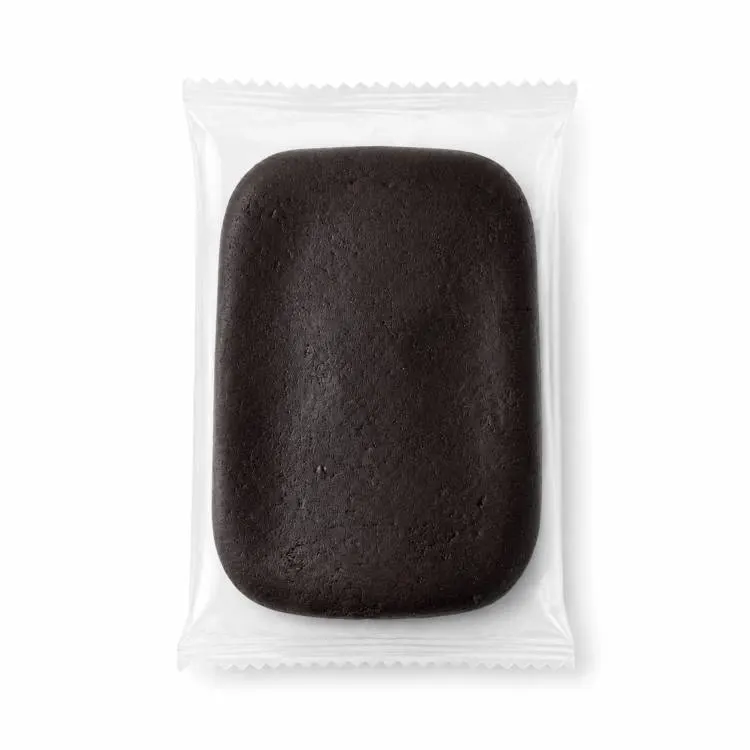 Kakaová černá fondánová hmota SweetArt v balení 250 g na potahování a zdobení dortů