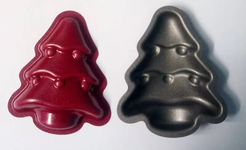 Teflonové formičky ve tvaru vánočních stromečků o velikosti 6,5 cm na pečení vánočního cukroví, balení 10 kusů