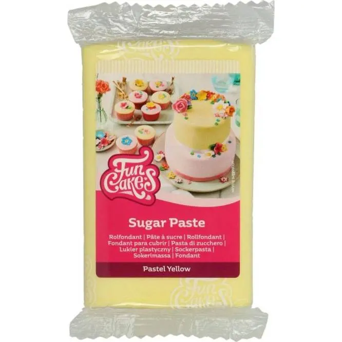 Potahovací hmota FunCakes v pastelově žluté barvě, určená k potahování a zdobení dortů