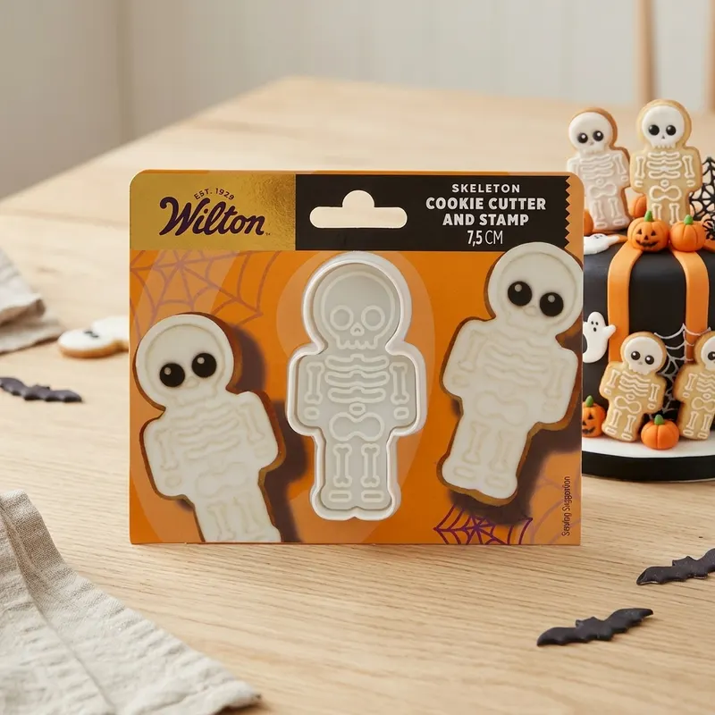 Plastové vykrajovátko ve tvaru kostlivce o velikosti 7,5 cm od značky Wilton na pečení halloweenských sušenek