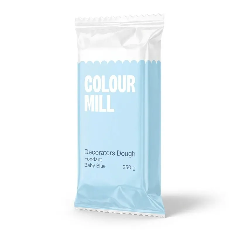 Potahovací hmota Colour Mill v světle modrém odstínu na potahování dortů a modelování