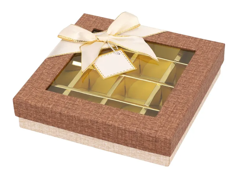 Hnědo-zlatá kartonová krabička na pralinky Cake Masters o rozměrech 15 x 15 x 4 cm pro 16 kusů pralinek